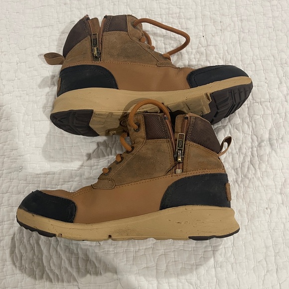 Ugg Brown and Black Lace-Up Boots - Picture 4 of 5